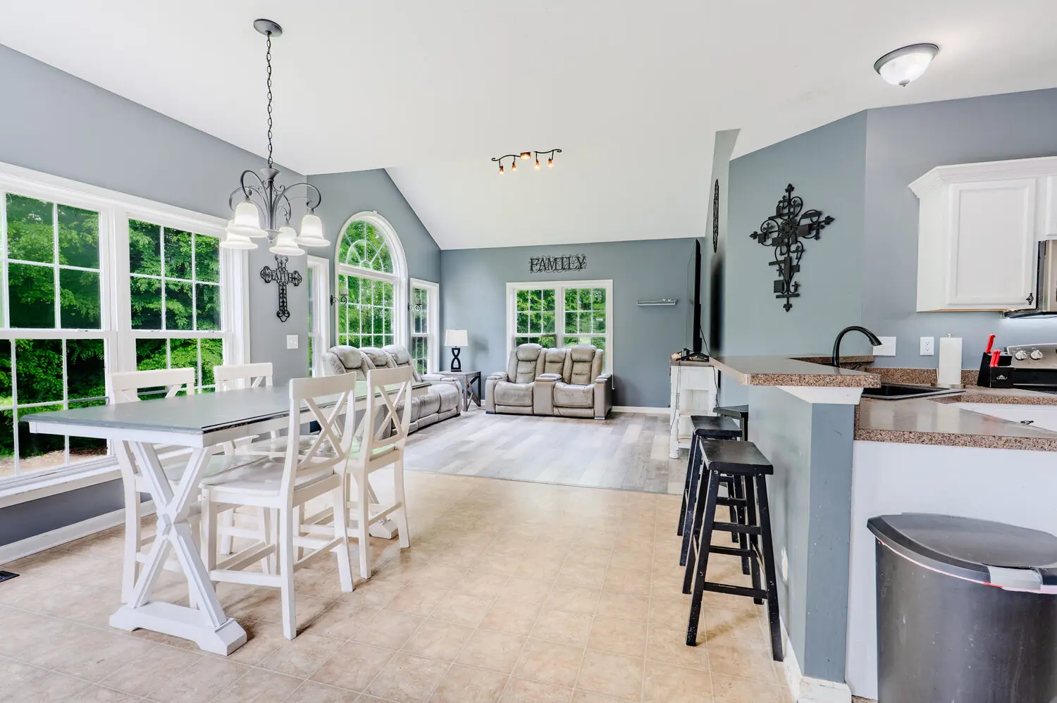 Breakfast nook and kitchen with island seating and pendant lighting, greater Richmond VA
