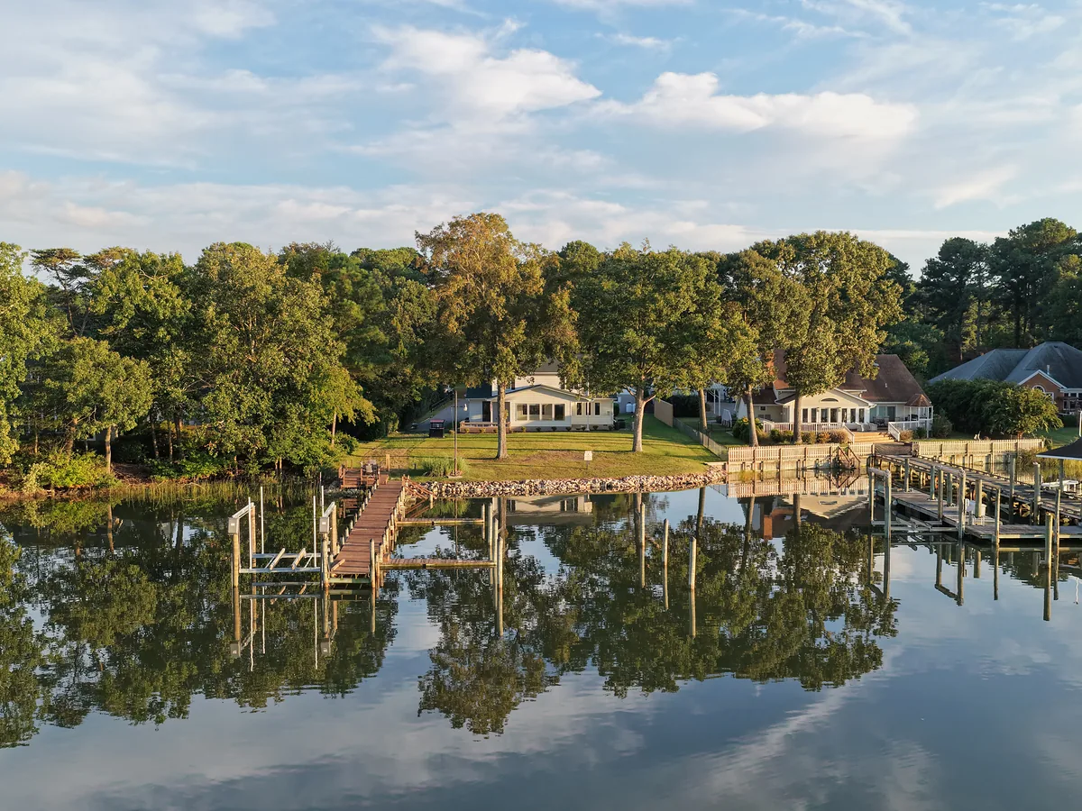 Waterfront home walk-through and drone aerials, Gloucester VA